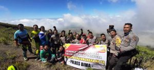Semangat Bhayangkara, Polres Bima Taklukan Puncak Gunung Tambora