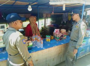 Satpol PP Ingatkan PKL Gili Trawangan: Pindah Sendiri atau Dibongkar?