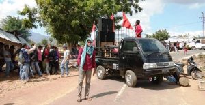 Tuntut Perbaikan Jembatan, Mahasiswa Blokir Jalan Provinsi di Soromandi