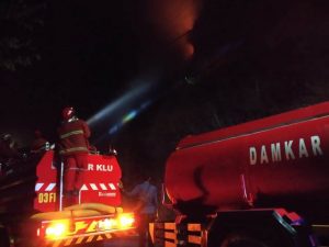 Butuh 12 Jam Padamkan Kebakaran Dua Bukit di Lombok Utara