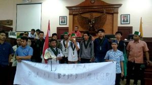Wakil Rakyat Jalan-jalan ke Eropa, HMI Mataram Duduki Kantor DPRD NTB