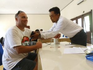 Pemilik Darah Rhesus Negatif Langka, Bule di Lombok Utara Donorkan Darah