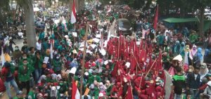Demo Tolak RUU Kontroversial di NTB Ricuh, Mahasiswa Luka-Luka dan Pingsan