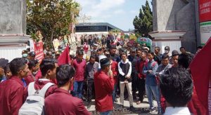 Demo Pelantikan DPRD NTB Ricuh, Satu Mahasiswa Terluka