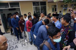 Polisi Lepas 24 Mahasiswa Pendemo Tolak RUU KUHP di NTB