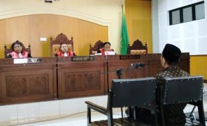 Korupsi Tunjangan Guru, Mantan Kepala Kemenag Bima Disidang