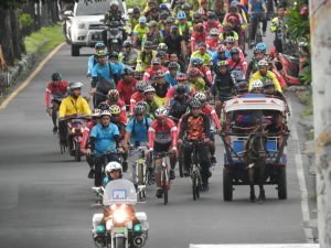 WBCC dan PLN NTB Gowes Bareng Sambil Bakti Sosial