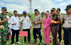 Polisi, Tentara dan Pemkot Bima Tanam 500 Pohon di Kawasan Temba Kolo