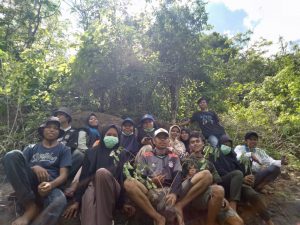 Hijaukan Lahan Gundul, Mahasiswa Tanam 1.200 Pohon di Donggo