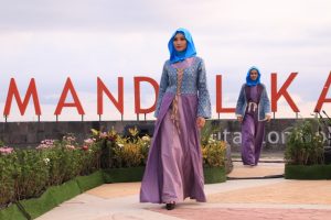 Puteri Mandalika, MotoGP dan Kreativitas Fashion dari Tenunan