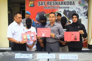 Polisi Gerebek Pesta Sabu di Narmada, Tiga Orang Ditangkap, Pemilik Rumah Jadi Buronan