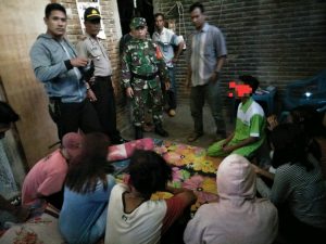 Empat Cewek ABG dan Dua Cowok Digerebek Saat Pesta Miras di Sumbawa