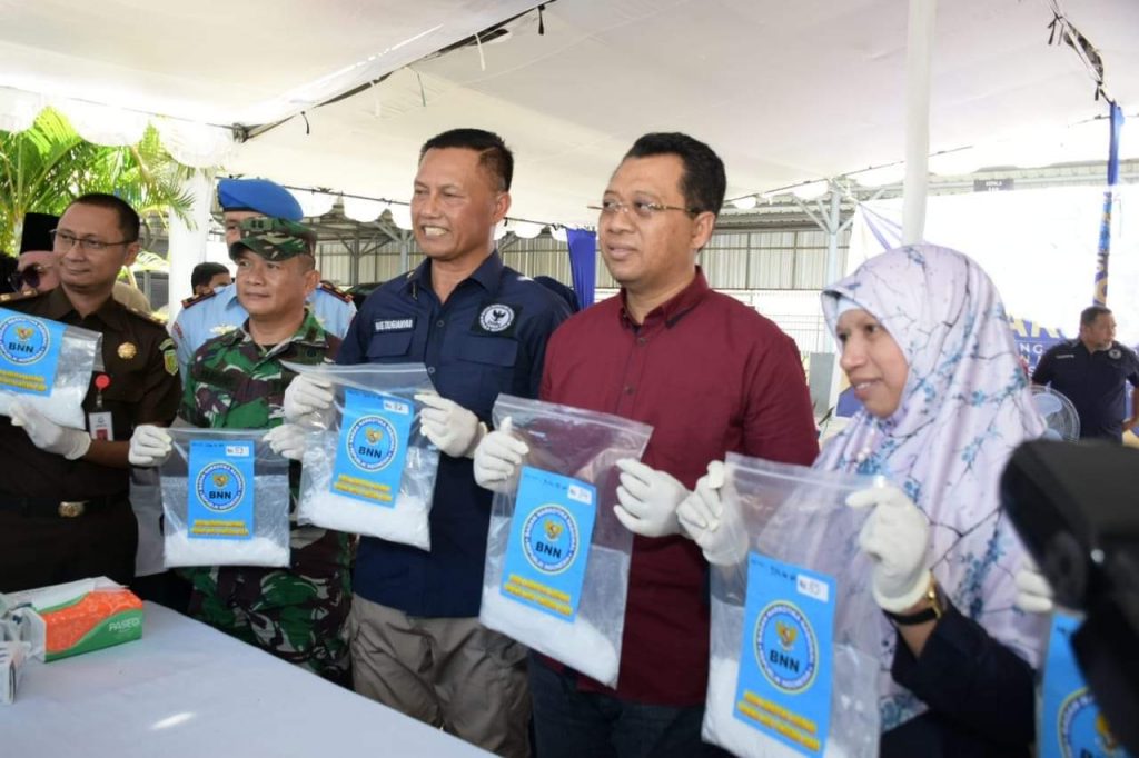 Gubernur dan BNN NTB Musnahkan Sabu 2 Kilo Senilai Rp 4 Miliar