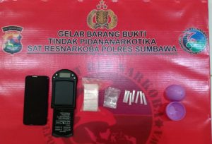 Pak Guru di Sumbawa Kedapatan Simpan Tujuh Poket Sabu