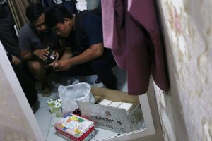 Jual Masker Rp 350 Ribu per Boks, Toko Pakaian di Lombok Digerebek Polisi