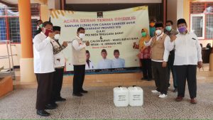 PKS dan IMAN Bantu Masyarakat NTB Dua Ton Sanitizer