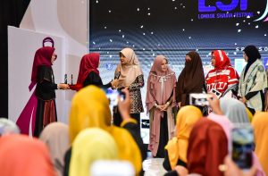 Istri Gubernur NTB Ajak Milenial Budayakan Busana Islami Berbahan Tenun