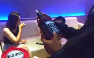 Polisi Gerebek Tempat Karaoke Hotel Jual Miras tanpa Izin di NTB