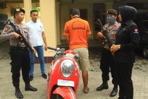 Nyamar Jadi Pembeli, Polisi Tangkap Penadah Motor Curian