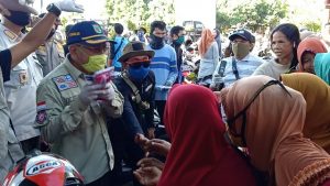 Satgas Covid-19 Lombok Utara Bagikan 1000 Masker