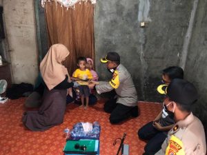 Kapolres Sumbawa Bantu Balita Penderita Kanker Mata