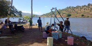 Kreatif, Pantai Noti Bima Disulap Jadi Destinasi Wisata Warna-warni