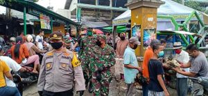 Tim Gabungan TNI-Polri Patroli di Tiga Pasar di Mataram