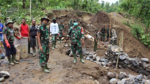 Dandim Lobar Tinjau Program TMMD di Desa Genggelang