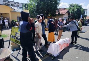 Demo transparansi anggaran covid-19, Pemuda Gedor Kantor Desa Timu