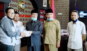 KAHMI Serahkan Bantuan APD di Lobar dan KLU