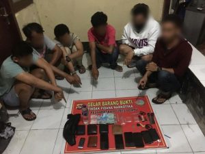 4 mahasiswa di Dompu digerebek polisi saat lagi nyedot sabu bareng petani