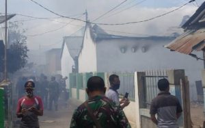 Dipicu pembacokan dua warga Talabiu Bima, puluhan rumah di Padolo dibakar