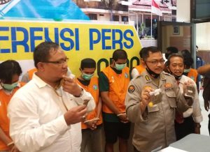 Seorang mahasiswa asal Kota Bima diamankan bersama 7 temannya di Unram saat transaksi ganja