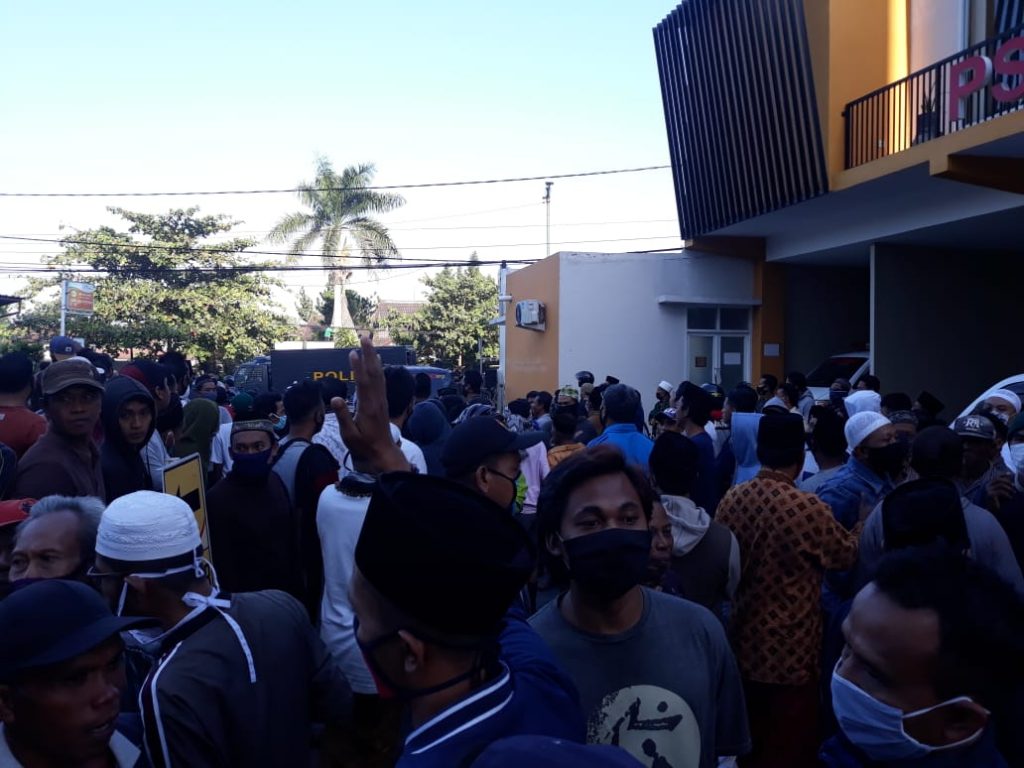 Ratusan warga di NTB ambil paksa jenazah pasien covid-19