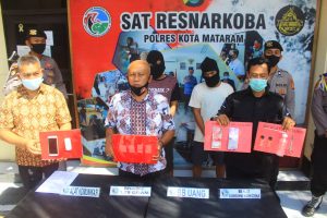 Pengedar sabu di Karang Bagu Mataram hendak telan sabu saat digerebek polisi