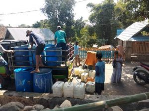 Krisis Air di Donggo Kian Parah, Warga Ambil Air di Kecamatan Lain, Jaraknya 3 Kilometer
