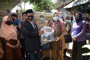 Tinjau Posyandu Keluarga Desa Midang, Wagub Apresiasi Kekompakan Desa