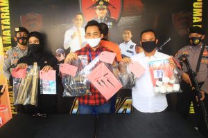 Polisi cokok bandar judi sabung ayam di Mataram