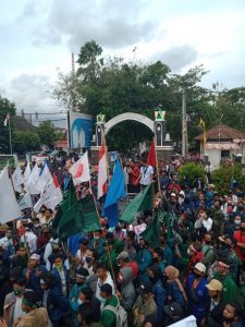 Memanas, Puluhan Ribu Mahasiswa di NTB, Serentak Tolak Omnibus Law