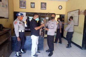 Warga Tawali Wera Serahkan Tiga Senpi Rakitan ke Polisi