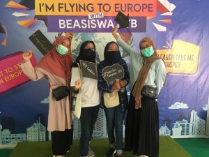 Gubernur Memberikan Motivasi Kepada Para Penerima Beasiswa NTB