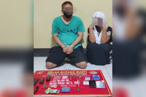 Suami istri di Dompu kompak jualan narkoba, sempat buang sabu saat ditangkap polisi