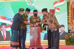 Sekolah Tinggi Gde Puja Resmi Menjadi Institut