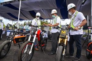 Pakai Motor Listrik, Gubernur dan Wamen Kelilingi Sirkuit Mandalika