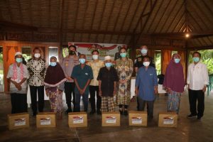 Kapolda NTB Dampingi Komisi 3 DPR RI Bakti Sosial Di Lombok Tengah
