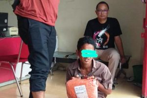 Polisi dan BNNK tangkap kurir narkoba saat ambil paket ganja 1 kilo di Padolo Bima