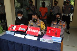 Kelabui polisi, pengedar narkoba di Lombok buang sabu di selokan