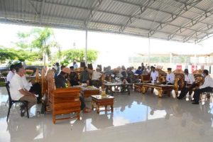 FUI dan perwakilan pedagang kaki lima datangi Wali Kota Bima terkait izin Alfamart