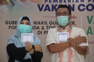 Setelah Divaksin, Gubernur NTB Yakinkan Vaksin Aman dan Halal