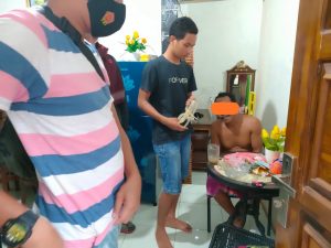 Lagi asyik bungkus sabu di rumah, seorang pedagang di Bima ditangkap polisi 